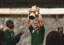 Matt Damon "Invictus" Autogramm signed 20x30 cm Bild
