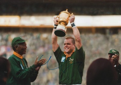 Matt Damon ''Invictus'' Autogramm signed 20x30 cm Bild