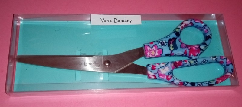 VERA BRADLEY SIGNATURE SCISSORS~BRAND NEW~CLEAR BOX~BID@$23.99~SCISSOR UP GALS!