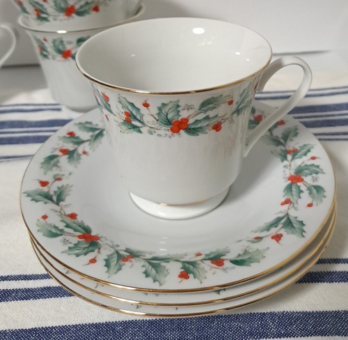 Set of 6 Fine China Pearl NOEL Christmas Teacups and Saucers - Picture 4 of 4