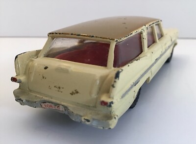 ミニカー CORGI TOYS 219 PLYMOUTH SPORTS SUBURBAN CORGI 219