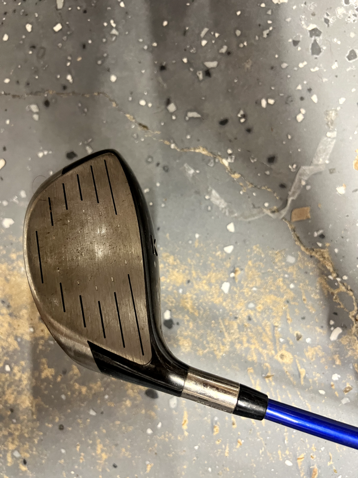 Titleist 905T 10.5° Driver YS6+ Graphite Design Shaft Stiff Flex Mens