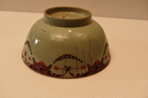 Antique Chinese Export Porcelain Bowl Qing Dynasty Hand-Painted Floral Motifs - Picture 11 of 14