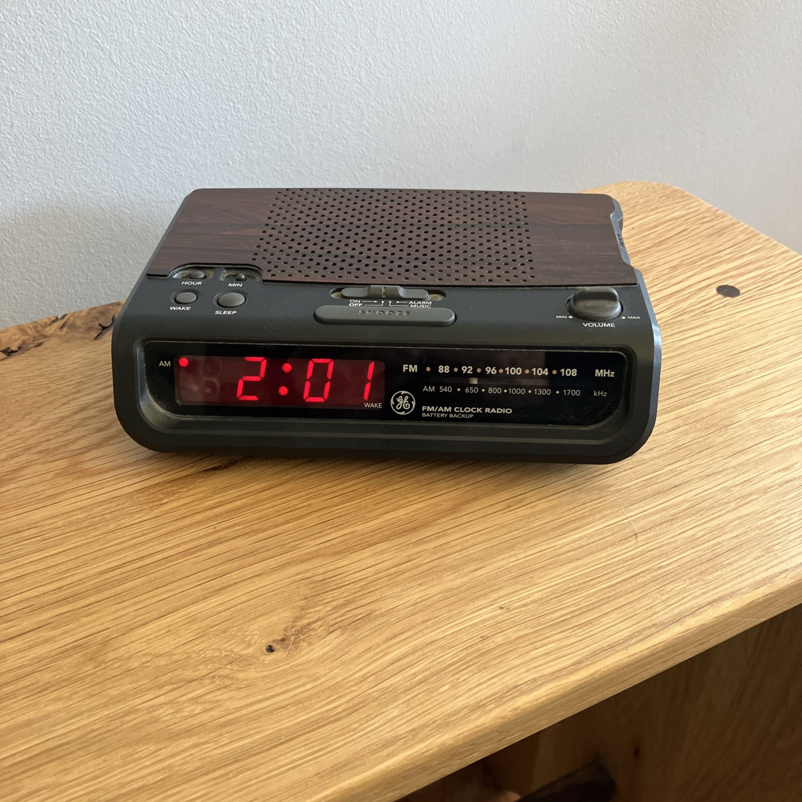 Radio Vintage Digital Woodgrain Model Tested Works