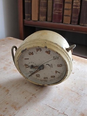 Vintage Tischwecker Jaz zum restaurieren altes Zifferblatt Metall beige Deko Retro