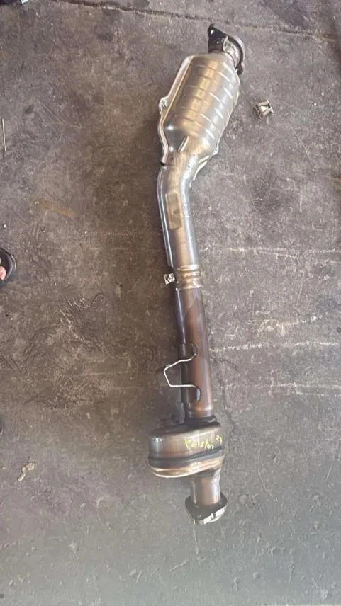 Conjunto de silenciador de escape trasero Subaru BRZ 2022-2024 2,4 L FABRICANTE DE EQUIPOS ORIGINALES doble punta 16 k millas Foto 2 de 3