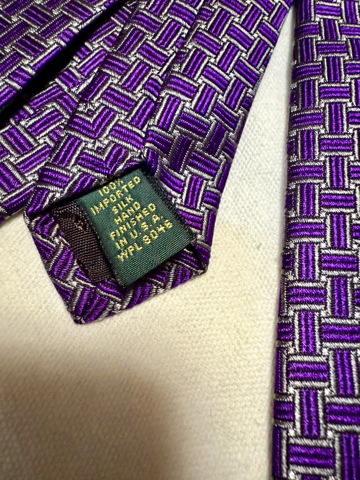 Corbata de seda púrpura Club Room Riff tejido de canasta geométrico acabado a mano EE. UU. ancha Foto 3 de 4