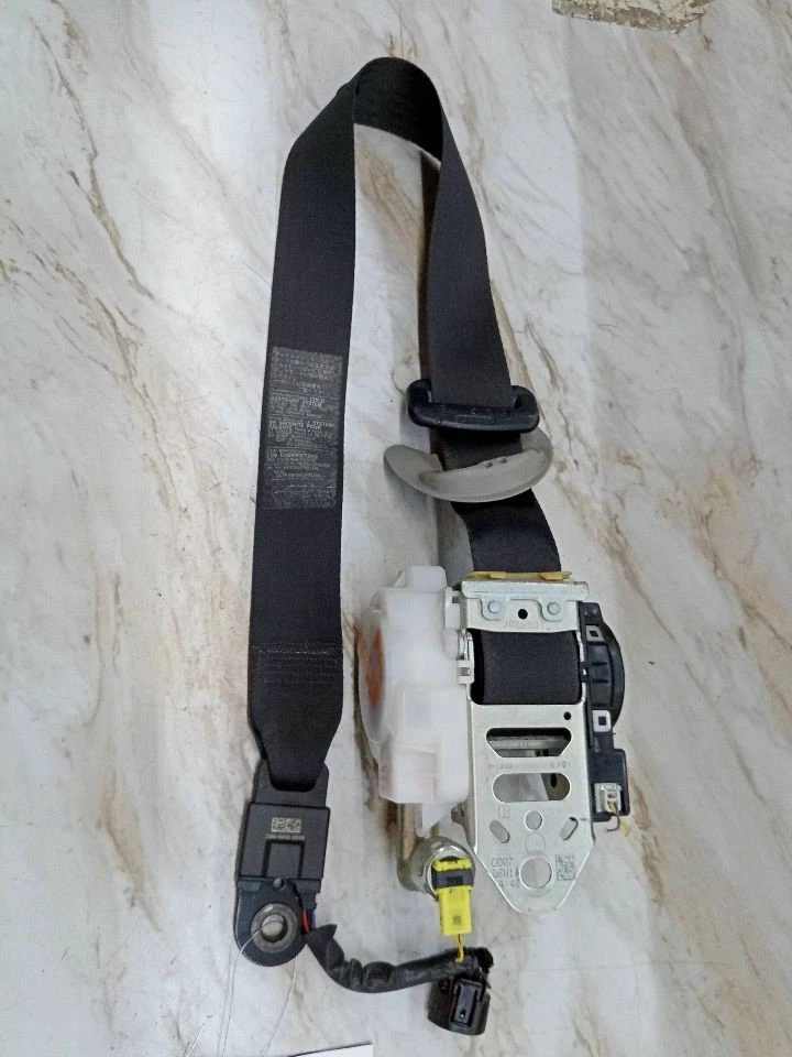 Used Front Right Seat Belt Front fits: 2007 Lexus GS450H bucket passenger retrac - Imagem 3 de 4