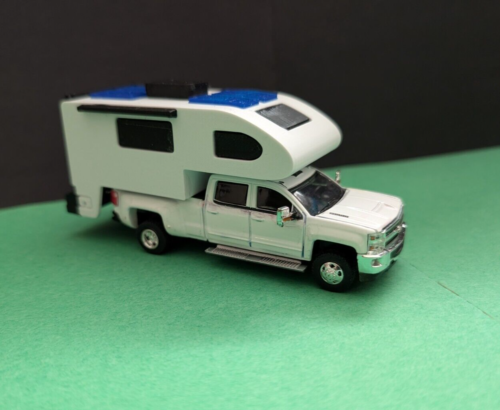 S 1:64 scale nuCamp Cirrus 920 truck top camper topper 4 Greenlight - Picture 7 of 10