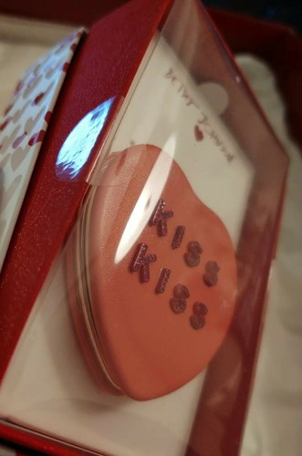 Betsey Johnson Pink Conversation Heart Compact Mirror Kiss Kiss In Crystals - Picture 3 of 5