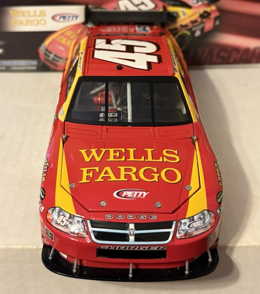 2008 Kyle Petty #45 Wells Fargo Dodge Charger 1/24 NASCAR Diecast RARE HTF 🔥 - Image 3 of 4