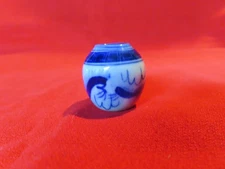 Miniature dollhouse Chinese porcelain vase, pot or planter in blue & white
