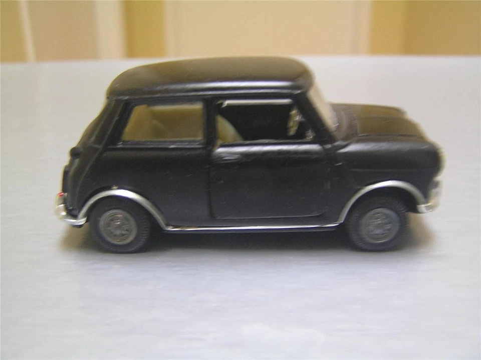 Pilen M 319 Mini Cooper model made in Spain 1/43 scale rare black Near Mint - Image 4 of 4