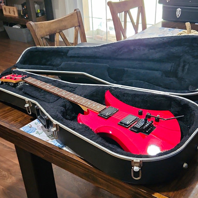 Vintage and unique B.C. Rich NJ (84' Japan)  floyd rose,  emg, Guitar & Case