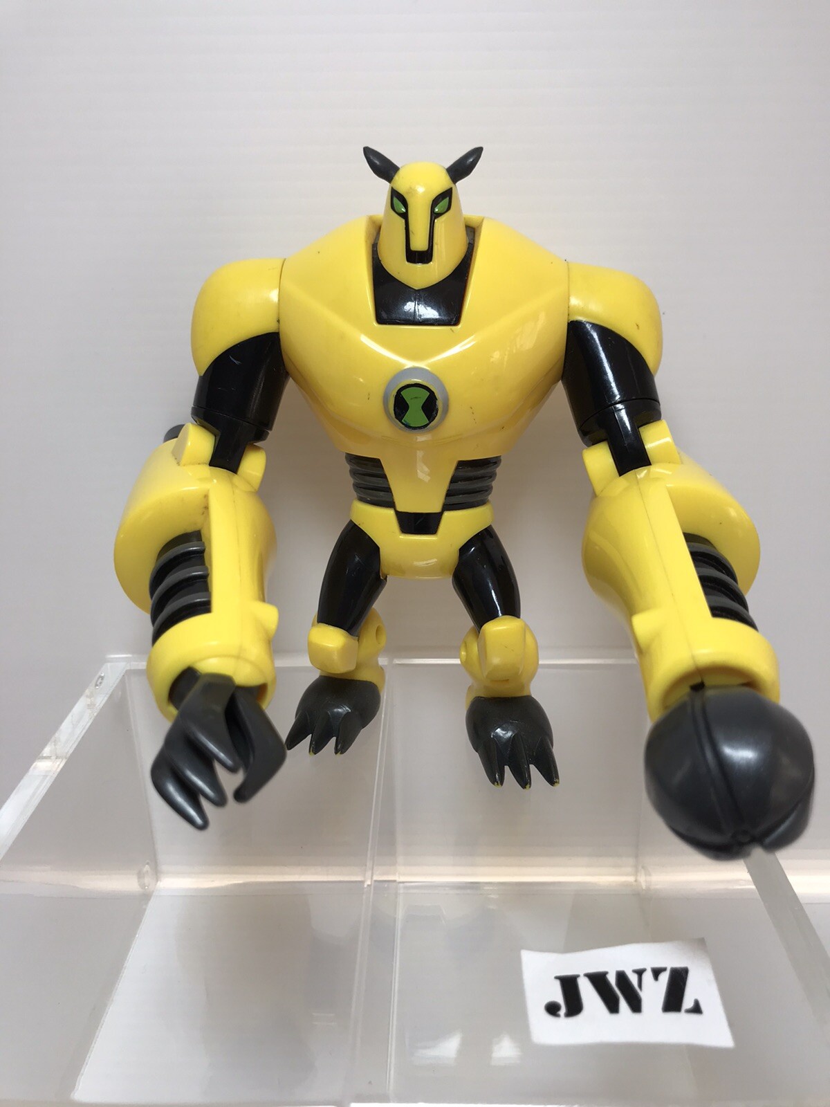 ben 10 armodrillo toy