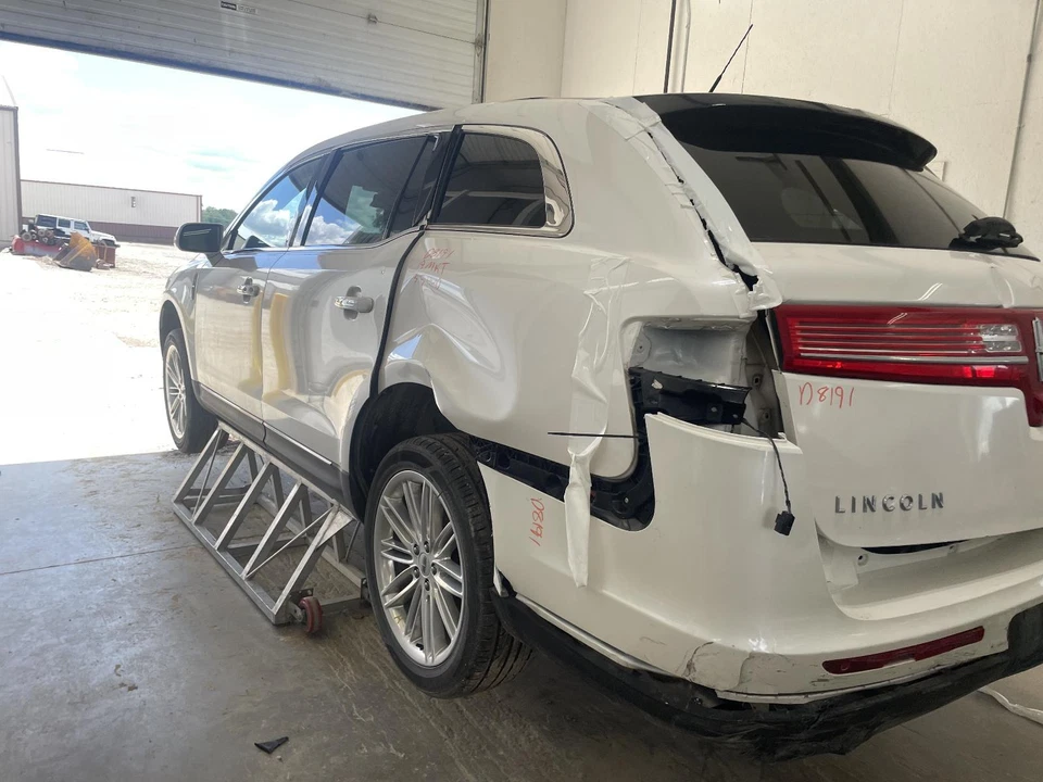 Used Front Right Seat Belt Front fits: 2019 Lincoln Mkt bucket passenger retract - Image 2 of 4