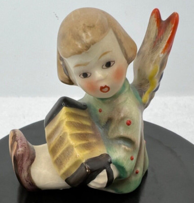 Goebel Hummel ''ANGEL JOYOUS NEWS W/ ACCORDION'' III/39/0 TMK 2