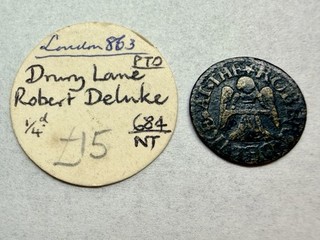 {618} 17th Century farthing LONDON Drury Lane Robert Deluke. D. 863.