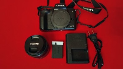 CANON EOS M50 24.1MP MIRRORLESS CAMERA   + Canon Zoom Lens EF-M 15-45mm