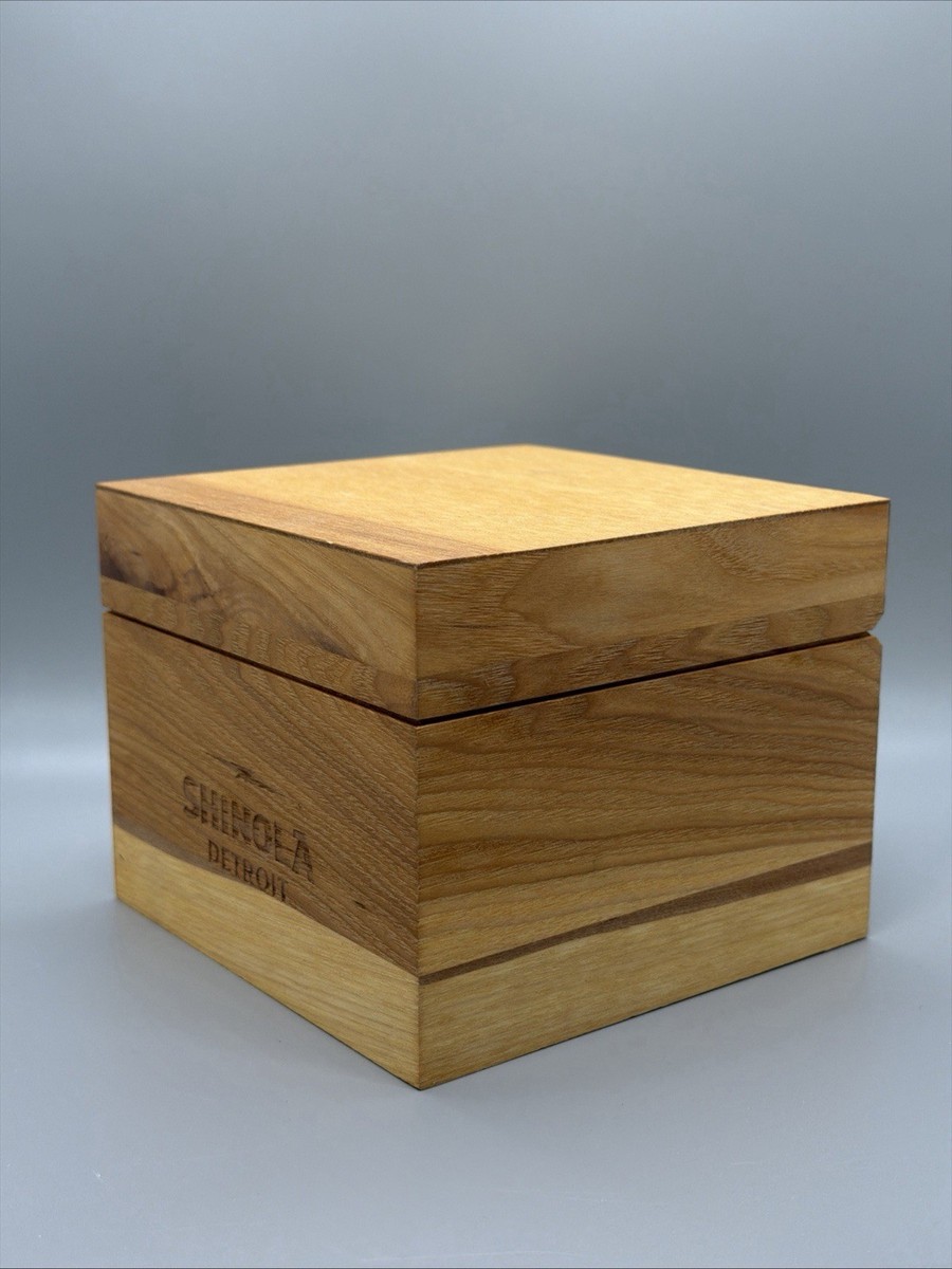 SHINOLA DETROIT Wooden Watch Case Empty Box Magnetic Closure Wood