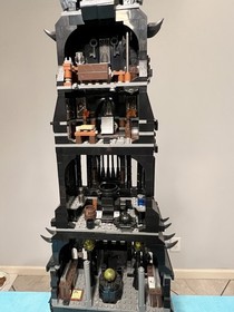 LEGO 10237 Tower of Orthanc LOTR COMPLETE w/Box & 5 Minifigs &ndash; NO RESERV