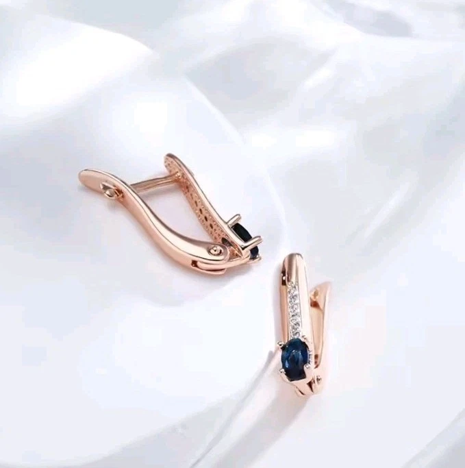 Luxus Ohrringe Huggie 585er Rolled Roségold Walzgold Tiefblau Zirkon Bicolor  - Bild 4 von 4