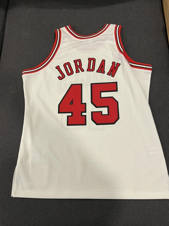 Camiseta Mitchell & Ness Auténtica Chicago Bulls 94-95 Michael Jordan #45 Talla XL Foto 2 de 3