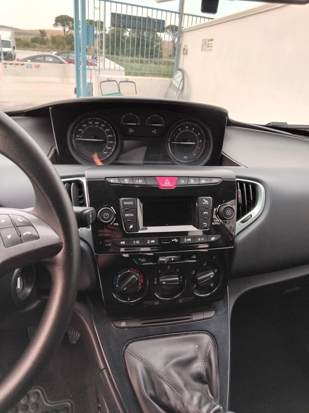 LANCIA YPSILON HYBRID ORO 1.0 FIREFLY foto 6