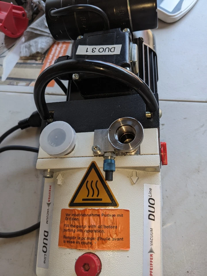 Bomba de vacío Pfeiffer DUO 3 PK D41 062 H Agilent G7077-89055 USADA PROBADA 110V Foto 4 de 4