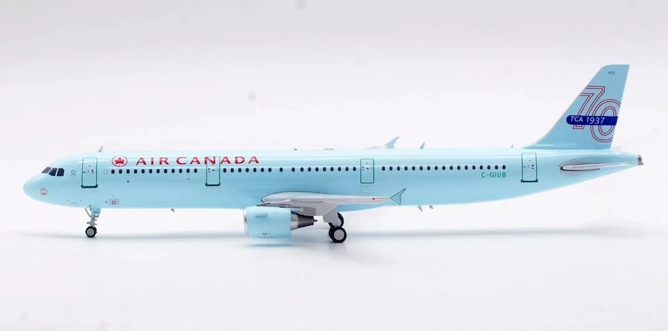 Air Canada / Airbus A321-200 / C-GIUB / B-321-IUB / 1:200 Foto 3 de 4