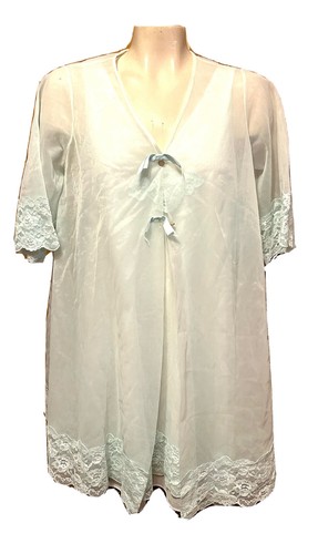 Vintage 70s Mistee Light Green Lace Flowy Robe and Nightgown Set ...