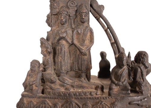 Ein seltener buddhistischer Schrein. Buddha & Mönche. Bronze. Thailand 20. Jh. - Bild 4 von 12