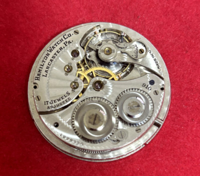 Vintage Hamilton 910  Wrist Watch Movement  Balance Defekt Parts Repair  (F42)