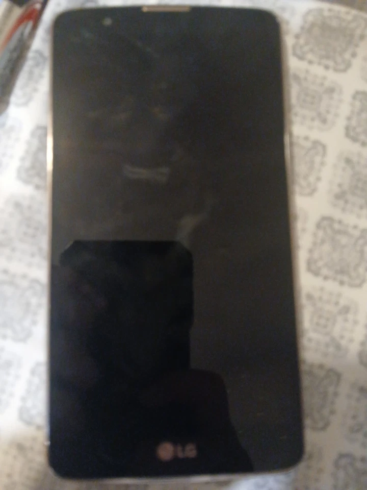 Teléfono LG sin batería. Foto 2 de 3