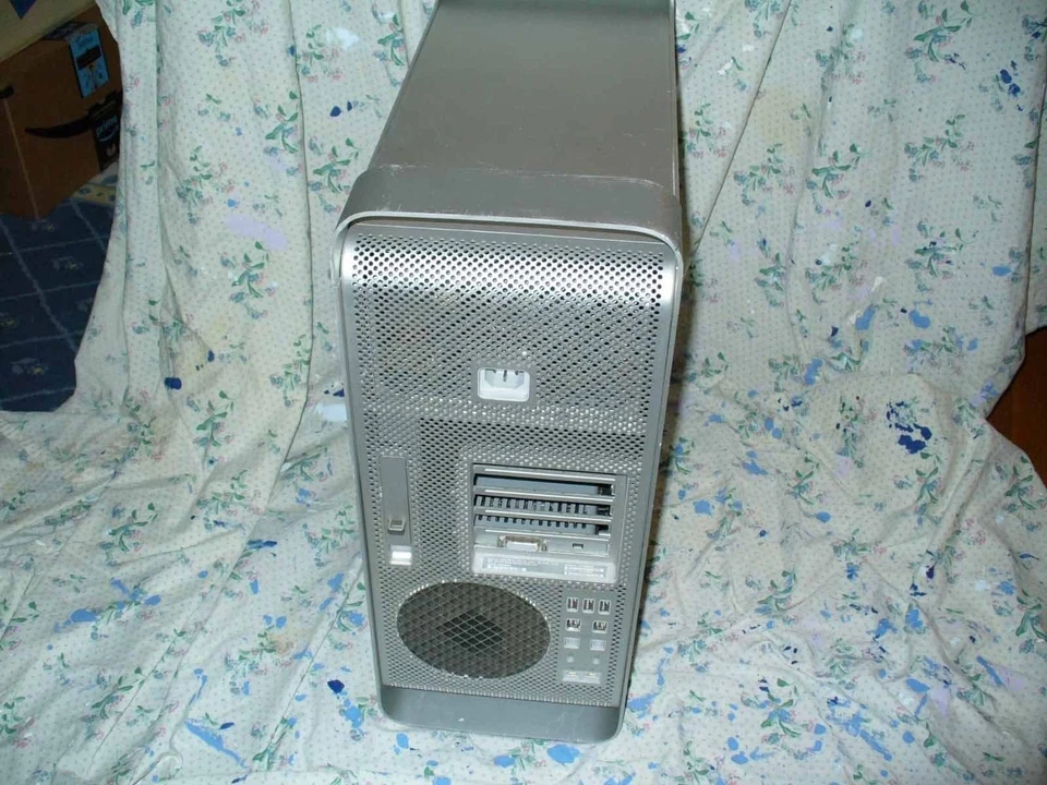 2010 Mac Pro with Catalina Mac OS 10.15-500GB hard drive-32GB Ram Pro Tools - Image 3 of 4