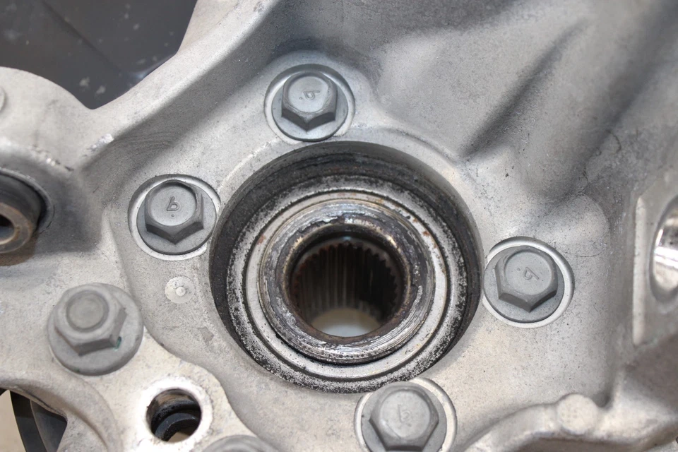 Infiniti Q60 2017-2022 nudillo trasero izquierdo/husillo OEM MY127 Foto 2 de 4