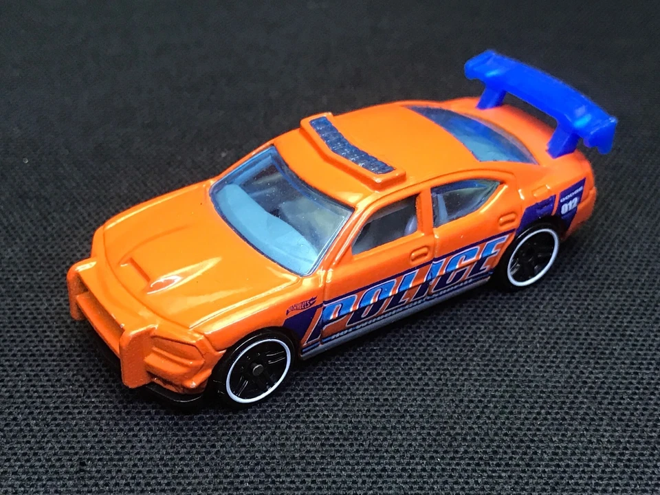 Dodge Charger Drift Police escala coleccionable Hot Wheels 1:64 Foto 2 de 4