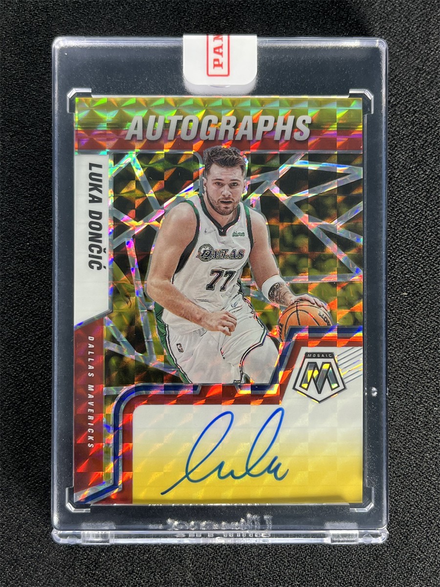 2021-22 Panini Mosaic Luka Doncic #AM-LKD Red Gold Mosaic Prizm Auto Mavericks