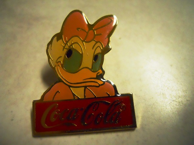 WDW Disney Cast 15th Anniversary 1986 Coca-Cola Daisy Duck Pin