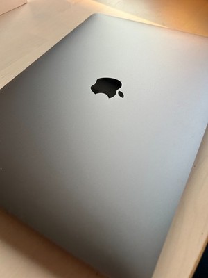 13'' MacBook Air / Apple M1-Chip / 256 GB SSD / 8 GB Unified Memory