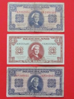 NETHERLANDS ( 1945 RARE ) 2X 2 1/2 & ONE GULDEN HIGH COLLECTABLE BANKNOTES