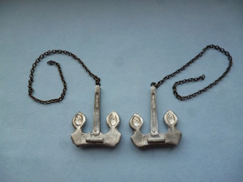 Model Boat  White Metal Stockless Anchors.With 200mm Chain X 1 Pr 37 mm x 31 mm - Picture 1 of 4