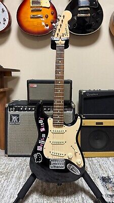 Squier by Fender Hello Kitty Mini Strat (T0000) | eBay