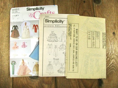 Retro Barbie Doll Clothes Sewing Pattern Vintage Gowns Simplicity 8481 Uncut - Picture 5 of 5