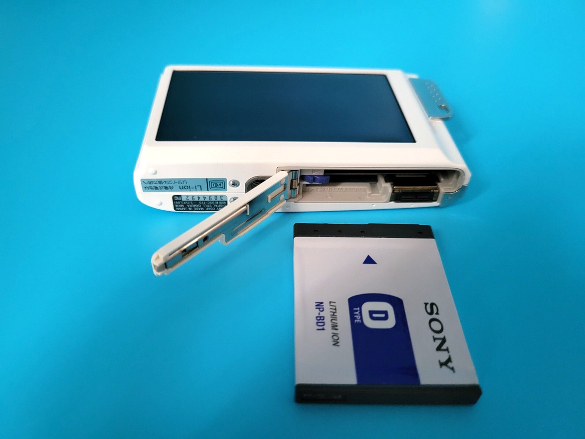 Sony Cyber shot DSC T70 White Digital Camera Made in Japan