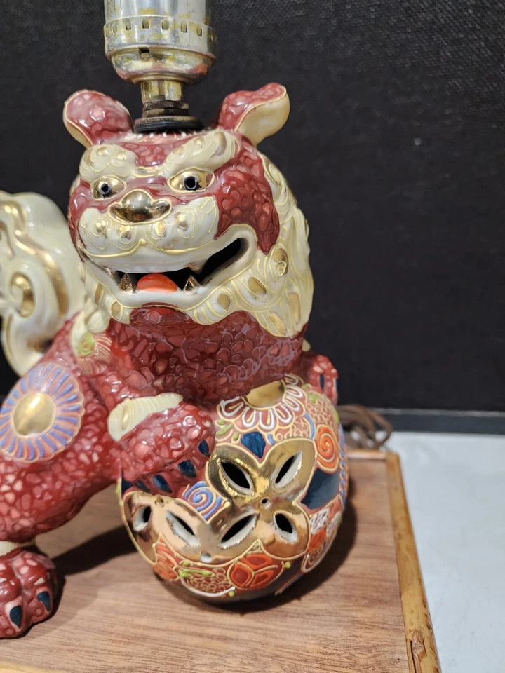 Gran Satsuma Japonés Foo Perro Figura Lámpara Asiática Imitación Bambú Base Madera Foto 2 de 4