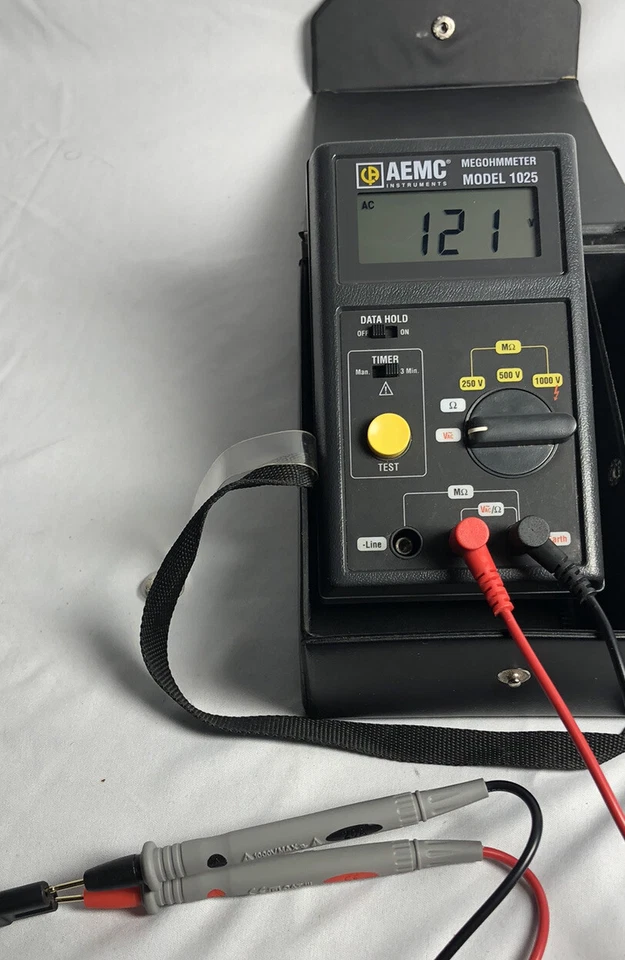 AEMC MEGOHMMETER MODEL 1025 250,500,1000 V Test vollt Used Excellent Condition - Image 3 of 4