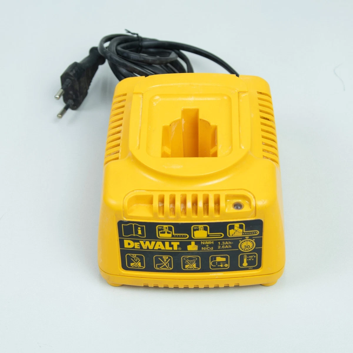 vandring Grund dyb DEWALT DE9130 18V, 12V, 14.4V &18V Ni-Cd & Ni-MH / 30 Min. Fast Battery  Charger