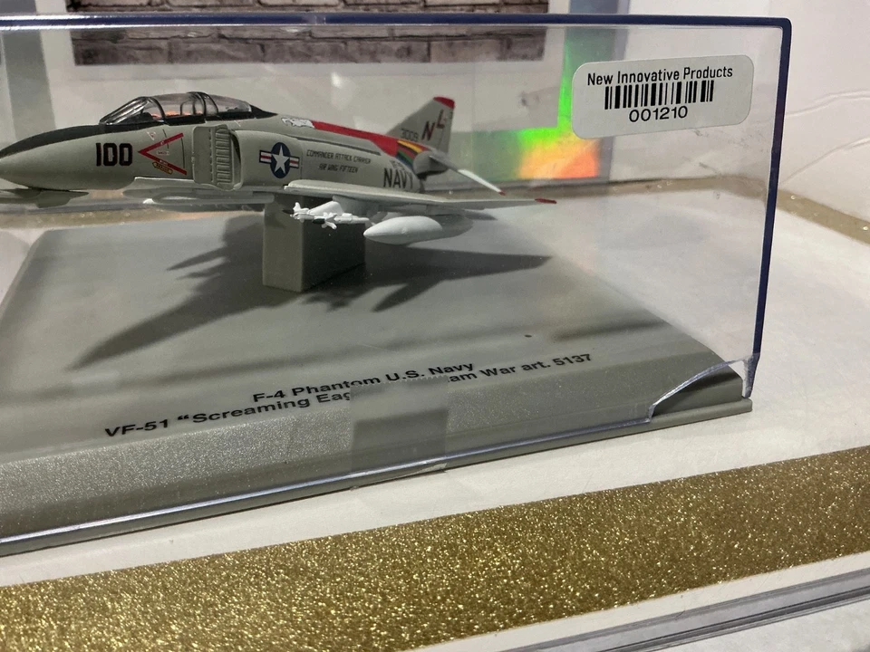Franklin Mint A.C. -  F4- Phantom - USN VF51 VIETNAM (N.B/CRACKED PLASTIC) - Image 2 of 2