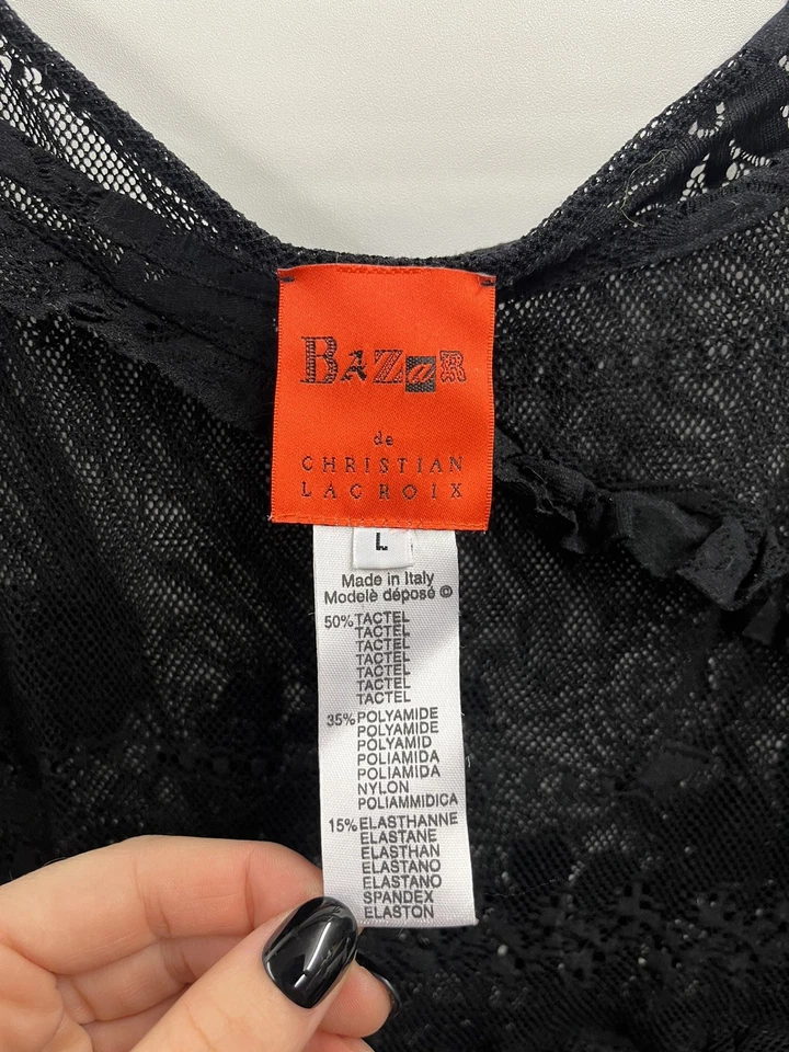 Top grande con correa de espagueti de encaje negro BAZAR DE CHRISTIAN LACROIX hecho en Italia   Foto 3 de 4